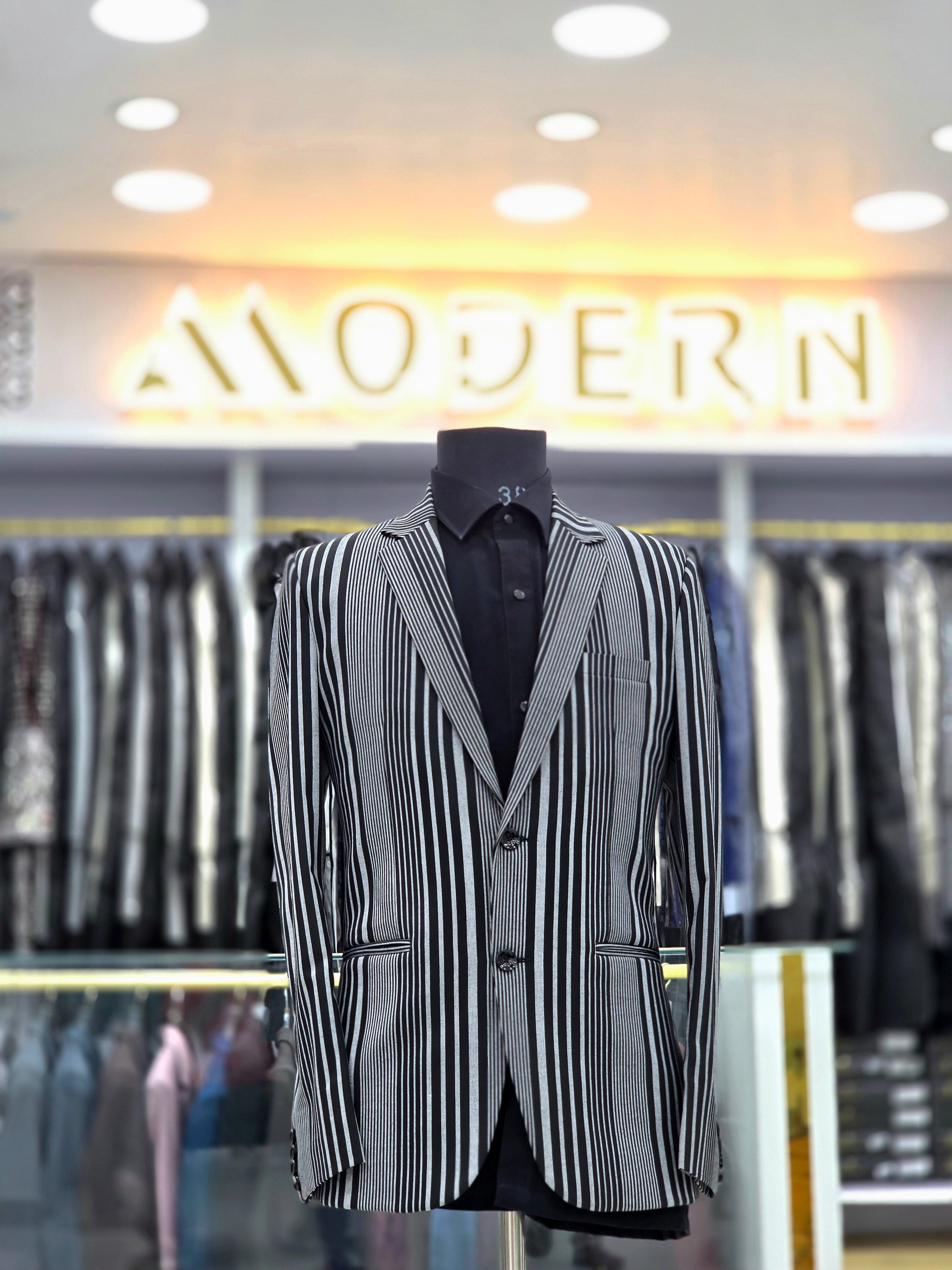 Elegant grey coloured lining formal blazer