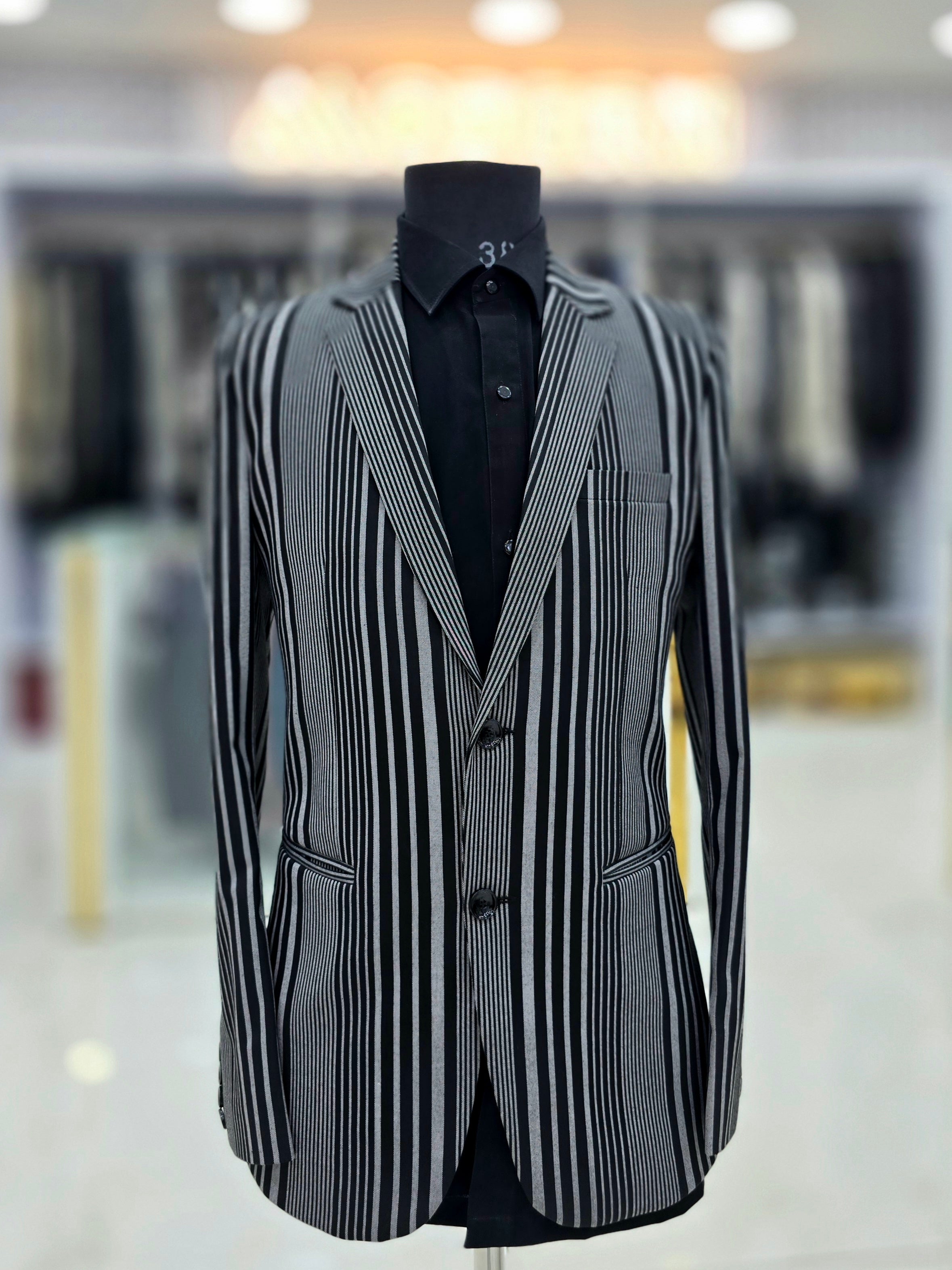 Elegant grey coloured lining formal blazer